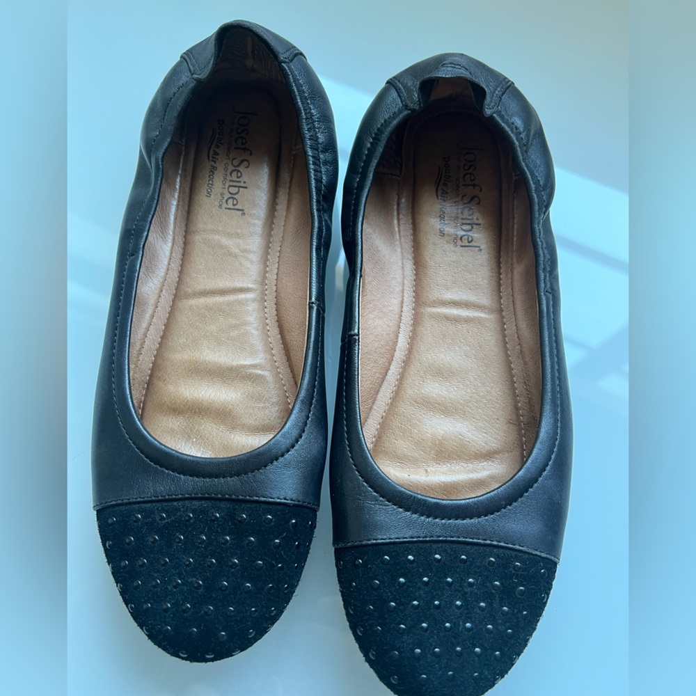 Josef Siebel black ballet flats with cap toe. Size 8.
